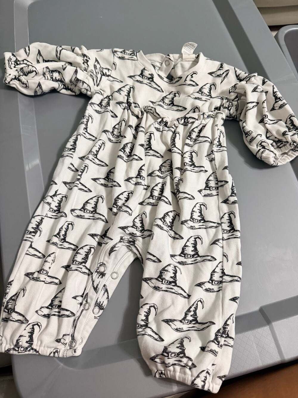 Kate Quinn Witch Hat Romper Size 6-12M White Black